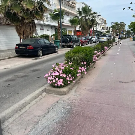 Sweetmar Guest Rooms-Ground Floor Гостевой дом