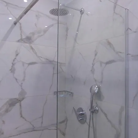 Sweetmar Guest Rooms-ground Floor בית הארחה